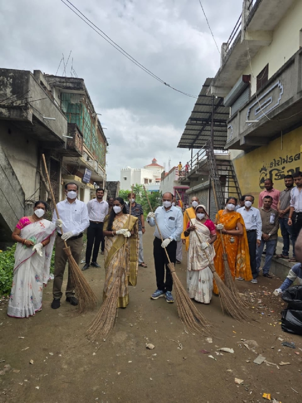 Ambaji  ane hadad ma safai abhiyam