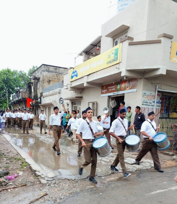 રાણાવાવ માં આર.એસ.એસ. દ્વારા પથ સંચલન યોજયું.