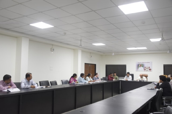 પોરબંદર મહાનગરપાલિકા ખાતે વિકાસ સપ્તાહ અંતર્ગત પ્લાસ્ટિક ફ્રી સ્વદેશી મેળા ના આયોજન અંગે બેઠક યોજાઈ.