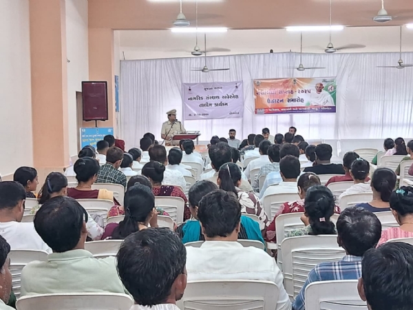 પોરબંદરમાં જિલ્લા કલેક્ટરના માર્ગદર્શનમાં નાગરિક સંરક્ષણ અવેરનેસ તાલીમ યોજાઈ.