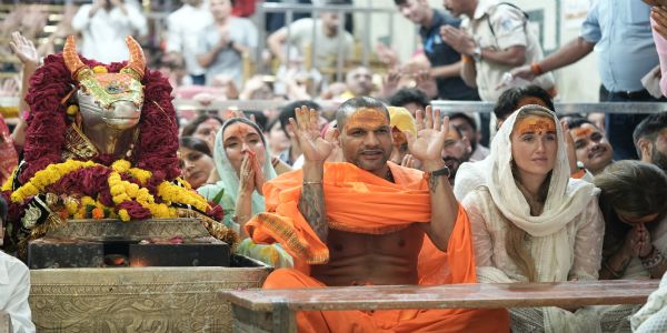 ઉજ્જૈન: ક્રિકેટર શિખર ધવન, બાબા મહાકાલેશ્વરના દર્શને ગયા