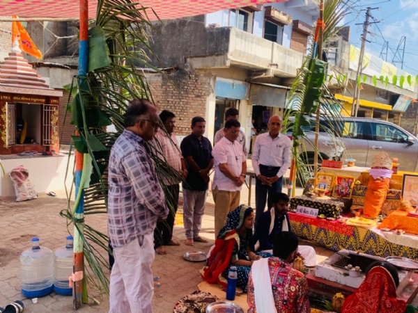 સાવરકુંડલામાં નૂતન હનુમાનજી મંદિરની પ્રાણ પ્રતિષ્ઠા મહોત્સવમાં ધારાસભ્ય મહેશભાઈની ઉપસ્થિતિ