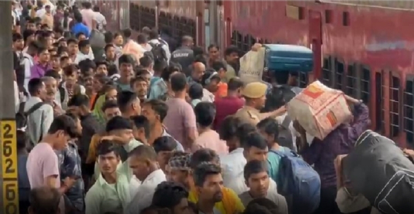 ઉધના રેલવે સ્ટેશન પર ભારે ભીડ