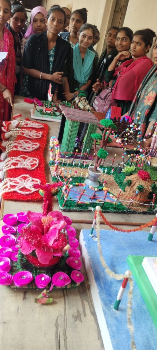 ભીડિયાની વિદ્યાર્થીનીઓ દ્વારા ‘વેસ્ટમાંથી બેસ્ટ