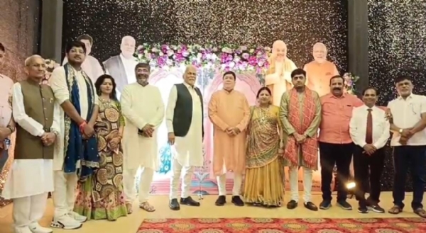 અમરેલીના શરદોત્સવ મિલ્ક ડેમાં “ઓપરેશન સિંદૂર” થીમ સાથે રાજકીય ગરબો — રૂપાલા, સંઘાણી, કાછડીયા અને સાવલિયા રમ્યા રાસ