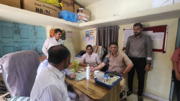 બાઢડા ગામે સરકારી દવાખાનાની મુલાકાત — આરોગ્યસેવાઓને મજબૂત બનાવવા માટે ચર્ચા