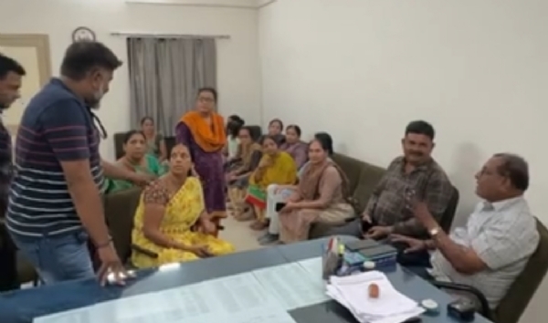 પાટણ નગરપાલિકા સામે મહિલાઓનો ઉગ્ર હલ્લાબોલ: પાણીની સમસ્યાના નિવારણની માંગ
