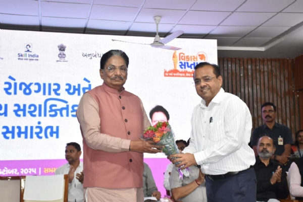 મહેસાણા ખાતે આરોગ્યમંત્રી ઋષિકેશ પટેલની અધ્યક્ષતામાં યુવા રોજગાર અને કૌશલ્ય સશક્તિકરણ સમારંભ યોજાયો