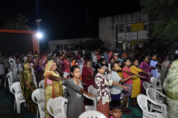 વિકાસ સપ્તાહની ઉજવણી, નર્મદા જિલ્લો ભાદરવા ગામે રાત્રિ ગ્રામસભા યોજાઈ