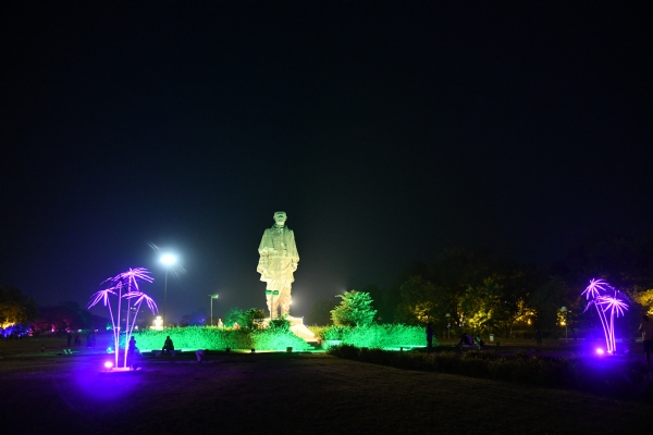 ગાંધીનગર રોશનીથી ઝળહળી ઉઠ્યું