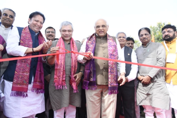 મહેસાણામાં વાઇબ્રન્ટ ગુજરાત રિજનલ કોન્ફરન્સનો ભવ્ય પ્રારંભ — મુખ્યમંત્રી અને કેન્દ્રીય મંત્રીએ ટ્રેડ શૉનું ઉદ્ઘાટન કર્યું