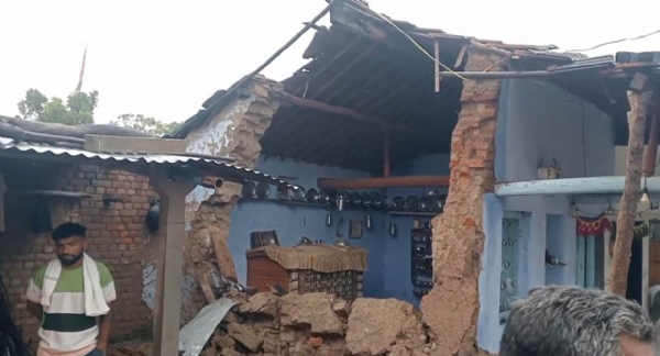 અમરેલીમાં કમોસમી વરસાદ: ધારીના સરસીયા ગામમાં મકાન ધરાશાયી, 1 મહિલાનું મોત