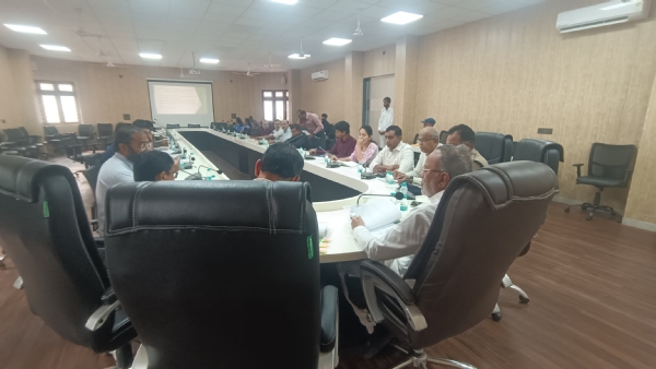 કેબિનેટમંત્રી અર્જુન મોઢવાડીયાનીઅધ્યક્ષતામાં કમોસમી વરસાદને લઈ ને અધિકારીઓ સાથે બેઠક યોજી.