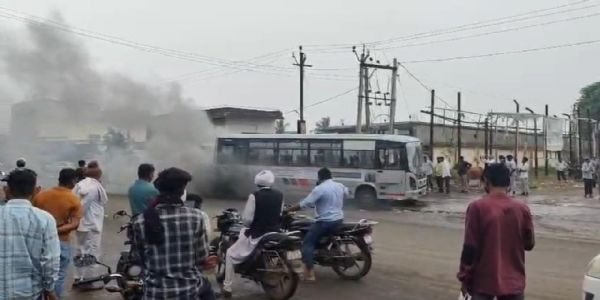 બાબરા બસ સ્ટેન્ડ પાસે એસટી બસમાં અચાનક ધુમાડા, મુસાફરોમાં દોડધામ — સદનસીબે કોઈ જાનહાનિ નહીં