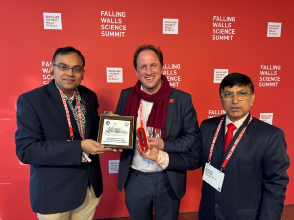 આઈઆઈટી ખડગપુરના ડિરેક્ટરે જર્મનીમાં ભારતનું પ્રતિનિધિત્વ કર્યું આઈઆઈટી ખડગપુરના ડિરેક્ટરે જર્મનીમાં ભારતનું પ્રતિનિધિત્વ કર્યું