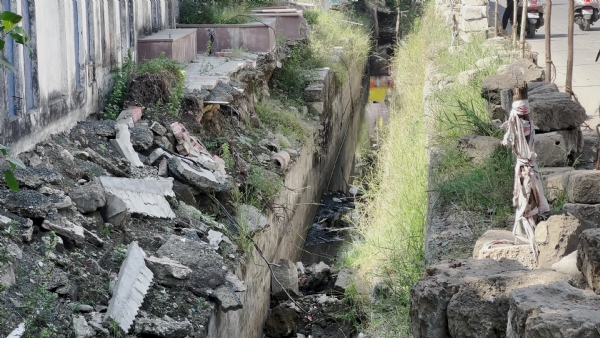 દોઢ વર્ષ બાદ સાંઢિયા ગટરના રીનોવેશનની કામગીરી હાથ ધરવાઇ.