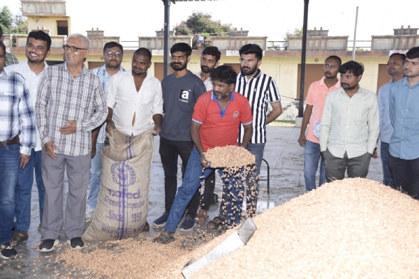 ખેડૂતો માટે ખુશખબર, મૂળી એપીએમસી ખાતે ટેકાના ભાવે મગફળીની ખરીદીનો શુભારંભ