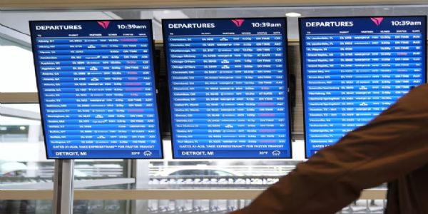અમેરિકામાં શટડાઉનથી હવાઈ મુસાફરીમાં વિક્ષેપ, 2,000 ફ્લાઇટ્સ રદ