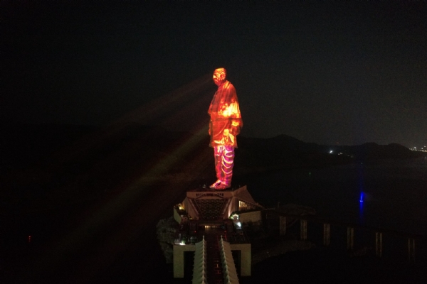 સ્ટેચ્યુ ઓફ યુનિટી ખાતે ભારત પર્વની રોશનીમય ઉજવણી, એકતા નગર ઝગમગી ઉઠ્યું પ્રકાશના રંગે