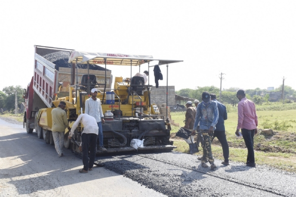 પોરબંદર જિલ્લામાં સરકારના માર્ગદર્શન હેઠળ માર્ગોની કામગીરી શરૂ. પોરબંદર જિલ્લામાં સરકારના માર્ગદર્શન હેઠળ માર્ગોની કામગીરી શરૂ.
