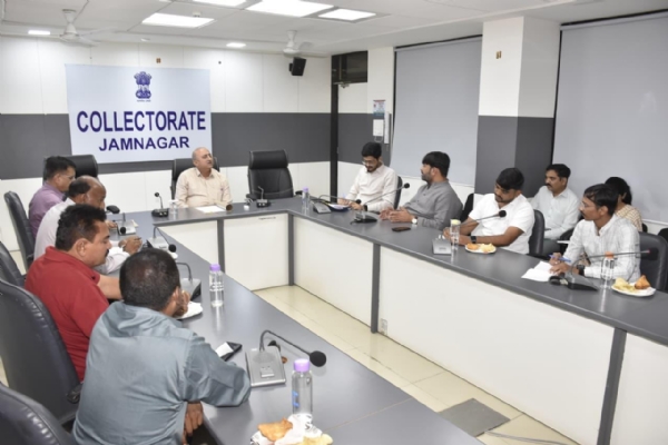 રાજકીય પક્ષોના પ્રતિનિધિઓ સાથે બેઠક રાજકીય પક્ષોના પ્રતિનિધિઓ સાથે બેઠક