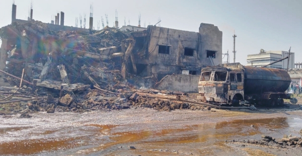 સાયખા જીઆઈડીસીમાં વિશાળ્યકરણી ફાર્માકેમ કંપનીમાં રાત્રિના બ્લાસ્ટ સાથે થઈ મોટી દુર્ઘટના સાયખા જીઆઈડીસીમાં વિશાળ્યકરણી ફાર્માકેમ કંપનીમાં રાત્રિના બ્લાસ્ટ સાથે થઈ મોટી દુર્ઘટના