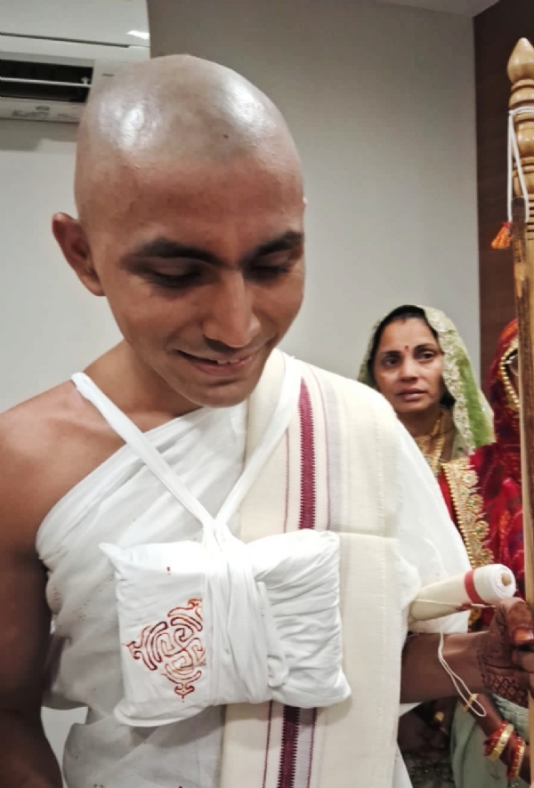 નેત્રંગના મુમુક્ષુ અંકિત પ્રજાપતિ બની ગયા સંયમી અહોભાવ સુંદરવિજયજી મ.સા.