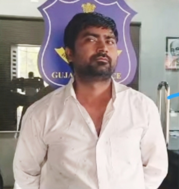 અંકલેશ્વર રોયલ એકેડમીમાંથી ધો.10, 12 અને આઈટીઆઈની ડુપ્લીકેટ માર્કશીટ કૌભાંડ ઝડપાયું અંકલેશ્વર રોયલ એકેડમીમાંથી ધો.10, 12 અને આઈટીઆઈની ડુપ્લીકેટ માર્કશીટ કૌભાંડ ઝડપાયું