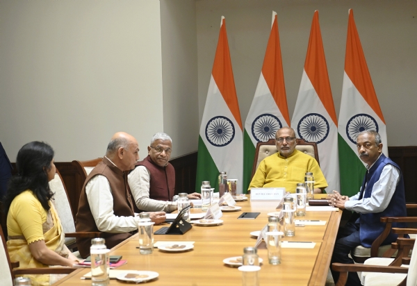 રાજ્યસભાના અધ્યક્ષ સી.પી. રાધાકૃષ્ણને, ઉપાધ્યક્ષ હરિવંશ અને મહાસચિવ સાથે સમીક્ષા બેઠક યોજી