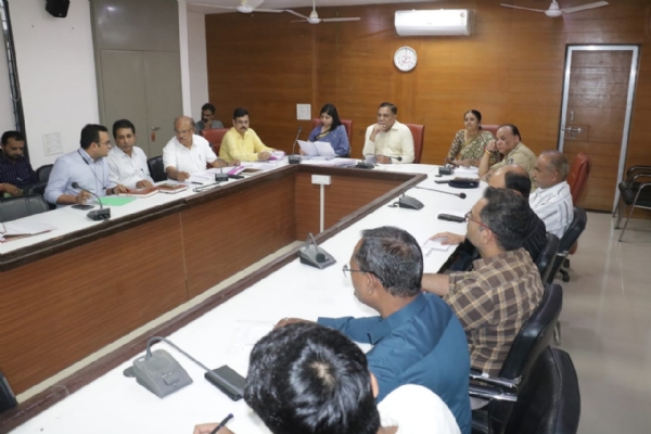 જિલ્લા કલેક્ટર  એન.વી.ઉપાધ્યાયના અધ્યક્ષસ્થાને