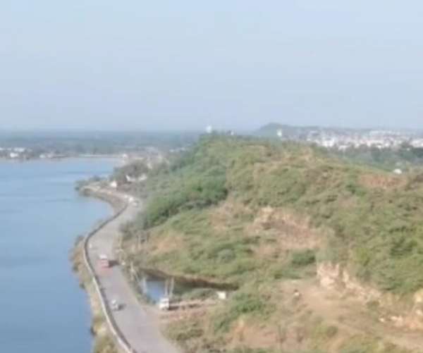 રાજુલાના ઘાતરવડી ડેમ–2ના આકાશી નજારા વાયરલ — છલોછલ ભરાયેલ ડેમની સૌંદર્ય છટા ડ્રોન કેમેરામાં કેદ રાજુલાના ઘાતરવડી ડેમ–2ના આકાશી નજારા વાયરલ — છલોછલ ભરાયેલ ડેમની સૌંદર્ય છટા ડ્રોન કેમેરામાં કેદ