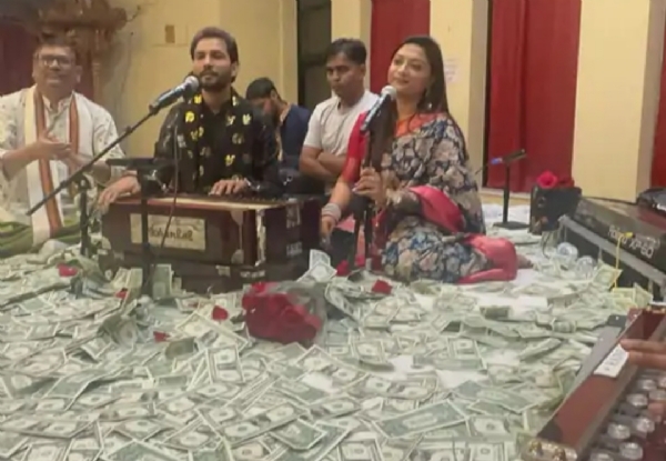 અમેરિકામાં નવરાત્રી દ્વારા સરસ્વતી તાલુકાના બાલવા ગામના કલાકારોએ વધાર્યું ગુજરાતનું ગૌરવ અમેરિકામાં નવરાત્રી દ્વારા સરસ્વતી તાલુકાના બાલવા ગામના કલાકારોએ વધાર્યું ગુજરાતનું ગૌરવ