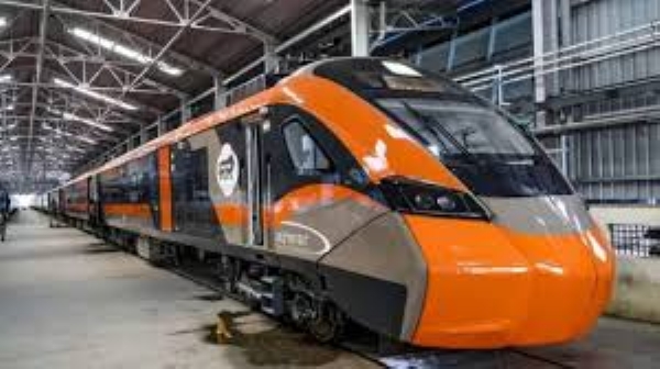 દેશની પ્રથમ સ્લીપર વંદે ભારત ટ્રેન અમદાવાદ થી 130ની સ્પીડે મુંબઈ સેન્ટ્રલ પહોંચી દેશની પ્રથમ સ્લીપર વંદે ભારત ટ્રેન અમદાવાદ થી 130ની સ્પીડે મુંબઈ સેન્ટ્રલ પહોંચી