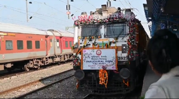 ઝંડી બતાવીને પ્રસ્થાન ઝંડી બતાવીને પ્રસ્થાન