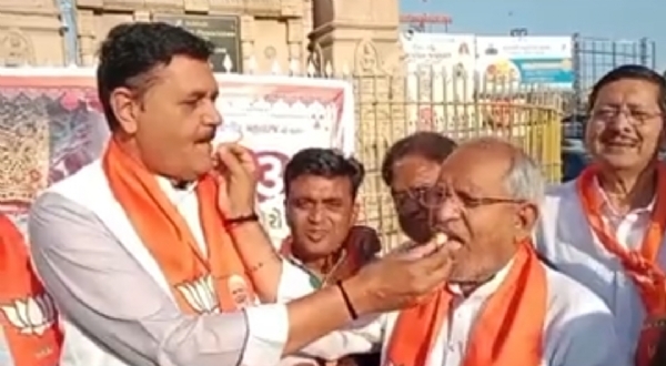 બિહાર વિધાનસભા ચૂંટણીમા NDAગઠબંધનને સ્પષ્ટ બહુમતી મળ્યા બાદ પાટણ શહેરમાં ઉજવણી બિહાર વિધાનસભા ચૂંટણીમા NDAગઠબંધનને સ્પષ્ટ બહુમતી મળ્યા બાદ પાટણ શહેરમાં ઉજવણી