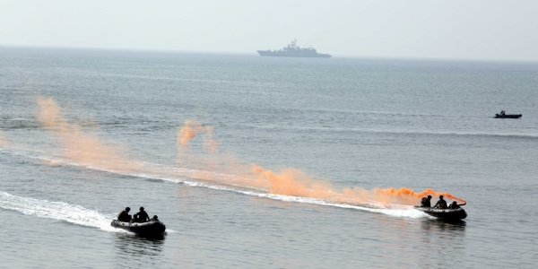 માધવપુર બીચ ખાતે સૈના દ્વારા યુદ્ધ અભ્યાસ યોજાયો. માધવપુર બીચ ખાતે સૈના દ્વારા યુદ્ધ અભ્યાસ યોજાયો.