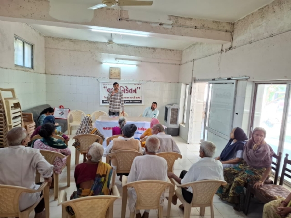 જૂનાગઢમાં વિવિધ સ્થળોએ અવેરનેસ કેમ્પ યોજાયો જૂનાગઢમાં વિવિધ સ્થળોએ અવેરનેસ કેમ્પ યોજાયો