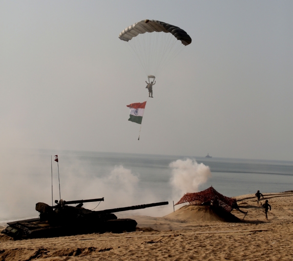 માધવપુર બીચ ખાતે સૈના દ્વારા યુદ્ધ અભ્યાસ યોજાયો. માધવપુર બીચ ખાતે સૈના દ્વારા યુદ્ધ અભ્યાસ યોજાયો.