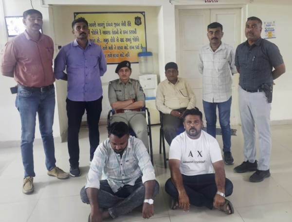 બે ઇસમોને પકડી પાડતી ગીર સોમનાથ પોલીસ બે ઇસમોને પકડી પાડતી ગીર સોમનાથ પોલીસ