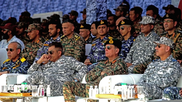 માધવપુર બીચ ખાતે સૈના દ્વારા યુદ્ધ અભ્યાસ યોજાયો. માધવપુર બીચ ખાતે સૈના દ્વારા યુદ્ધ અભ્યાસ યોજાયો.