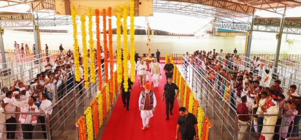 નરેન્દ્ર મોદીએ દેવમોગરા ધામ ખાતે યાહા મોગી પાંડોરી માતાના દર્શન કરી આશીર્વાદ પ્રાપ્ત કર્યા નરેન્દ્ર મોદીએ દેવમોગરા ધામ ખાતે યાહા મોગી પાંડોરી માતાના દર્શન કરી આશીર્વાદ પ્રાપ્ત કર્યા