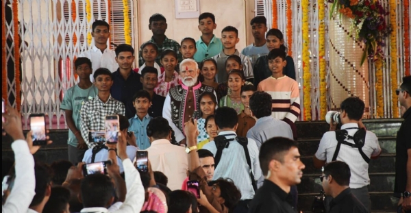 વડાપ્રધાન નરેન્દ્ર મોદીનું દેવમોગરા હેલિપેડ ખાતે આગમન વડાપ્રધાન નરેન્દ્ર મોદીનું દેવમોગરા હેલિપેડ ખાતે આગમન