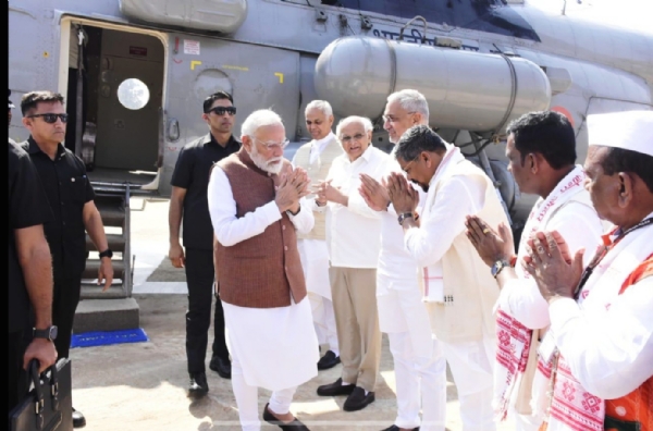 વડાપ્રધાન નરેન્દ્ર મોદીનું દેવમોગરા હેલિપેડ ખાતે આગમન વડાપ્રધાન નરેન્દ્ર મોદીનું દેવમોગરા હેલિપેડ ખાતે આગમન