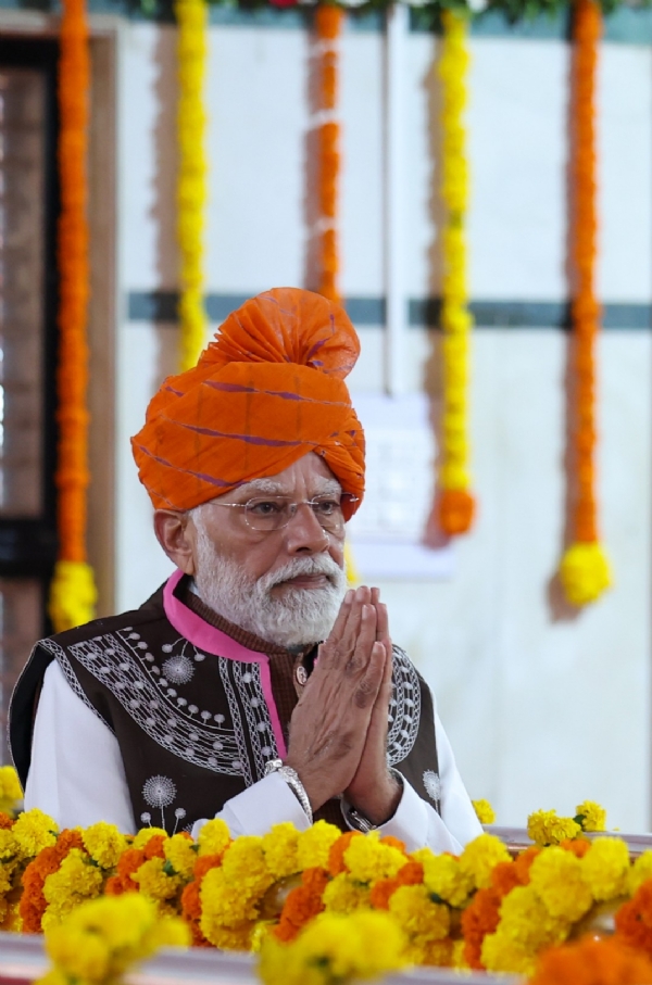 ડેડીયાપાડા ખાતે વડાપ્રધાન મોદીનું વિશાળ જનસભાને સંબોધન,દેશની રક્ષા માટે આદિવાસી સમાજ હંમેશા આગળ ડેડીયાપાડા ખાતે વડાપ્રધાન મોદીનું વિશાળ જનસભાને સંબોધન,દેશની રક્ષા માટે આદિવાસી સમાજ હંમેશા આગળ