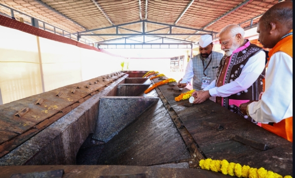 નરેન્દ્ર મોદીએ દેવમોગરા ધામ ખાતે યાહા મોગી પાંડોરી માતાના દર્શન કરી આશીર્વાદ પ્રાપ્ત કર્યા નરેન્દ્ર મોદીએ દેવમોગરા ધામ ખાતે યાહા મોગી પાંડોરી માતાના દર્શન કરી આશીર્વાદ પ્રાપ્ત કર્યા