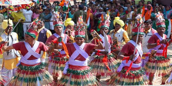 ડેડીયાપાડા ખાતે વડાપ્રધાન મોદીનું વિશાળ જનસભાને સંબોધન,દેશની રક્ષા માટે આદિવાસી સમાજ હંમેશા આગળ