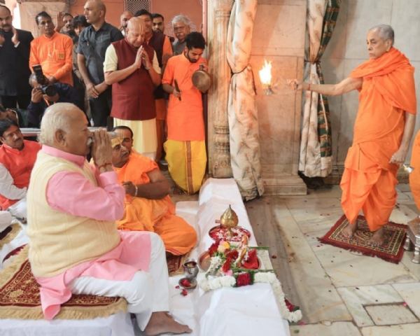 આરએસએસ વડા મોહન ભાગવતે, રાજસ્થાનમાં ઠાકુર શ્રી રાધા ગોવિંદ દેવજીના દર્શન કર્યા આરએસએસ વડા મોહન ભાગવતે, રાજસ્થાનમાં ઠાકુર શ્રી રાધા ગોવિંદ દેવજીના દર્શન કર્યા