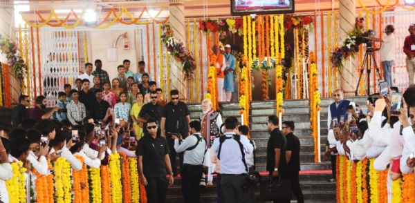 વડાપ્રધાન નરેન્દ્ર મોદીનું દેવમોગરા હેલિપેડ ખાતે આગમન વડાપ્રધાન નરેન્દ્ર મોદીનું દેવમોગરા હેલિપેડ ખાતે આગમન