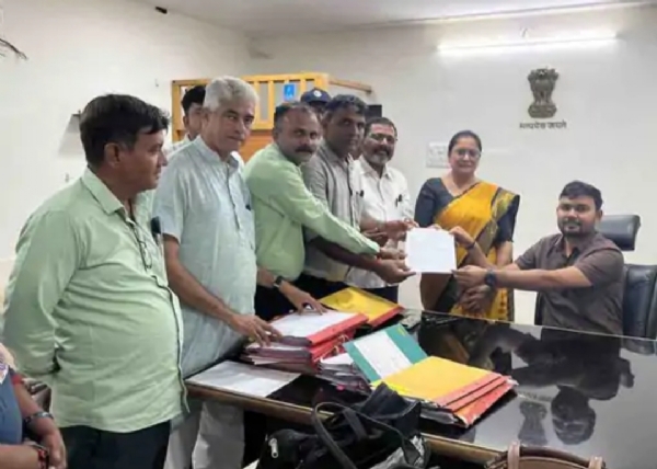 પાટણમાં ABRSM દ્વારા શિક્ષકો પર BLO ભાર મુદ્દે આવેદનપત્ર પાટણમાં ABRSM દ્વારા શિક્ષકો પર BLO ભાર મુદ્દે આવેદનપત્ર