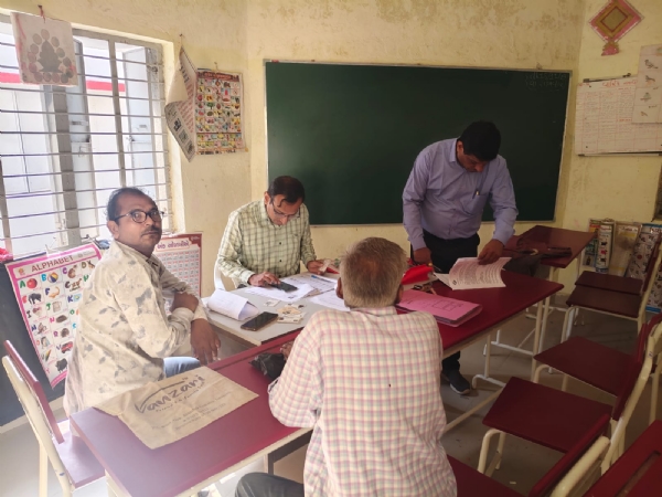 જિલ્લામાં ગણતરી ફોર્મ વિતરણની કામગીરી ૯૯.૭૧ જિલ્લામાં ગણતરી ફોર્મ વિતરણની કામગીરી ૯૯.૭૧